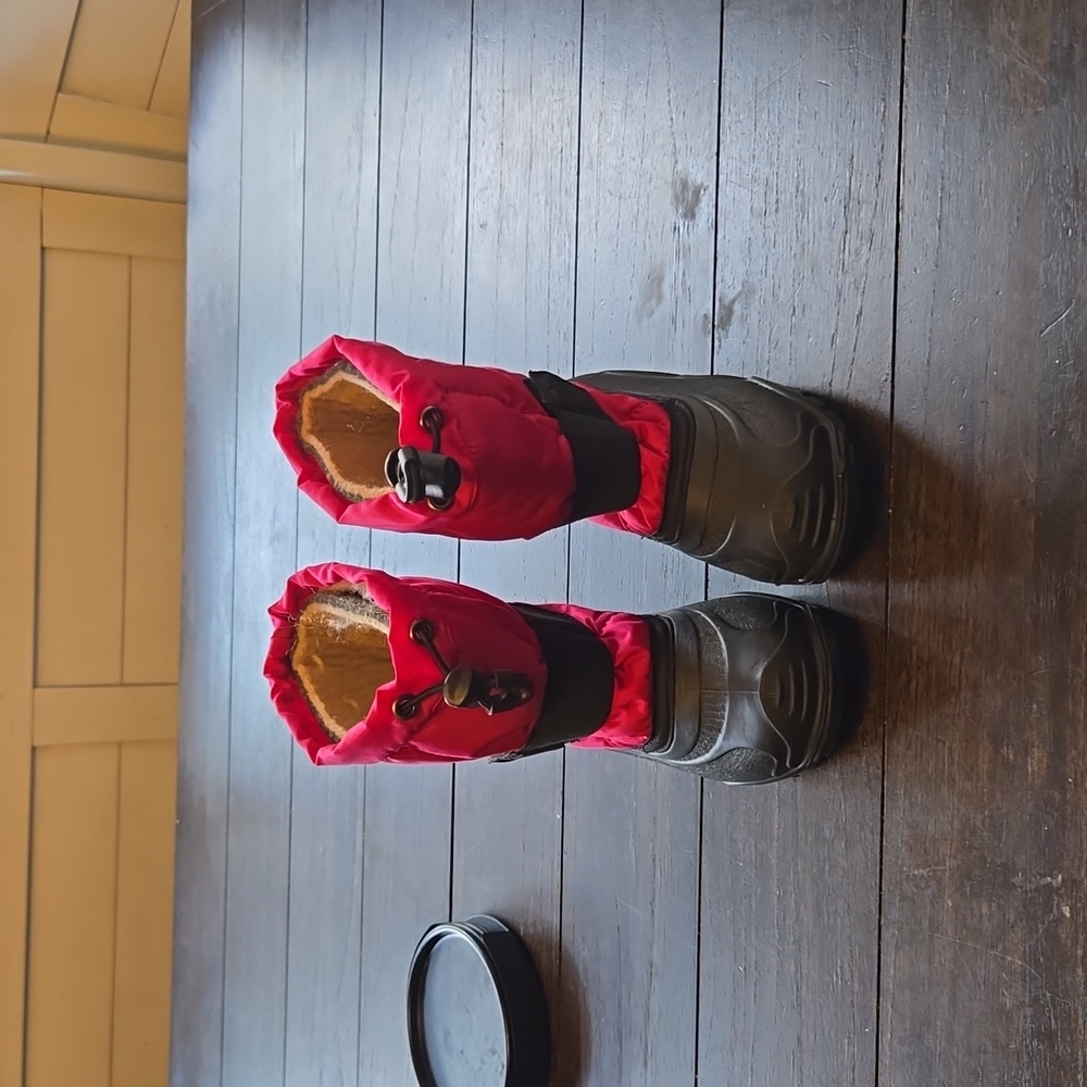 EUC Kamik Canada toddler girls snow boots size 8